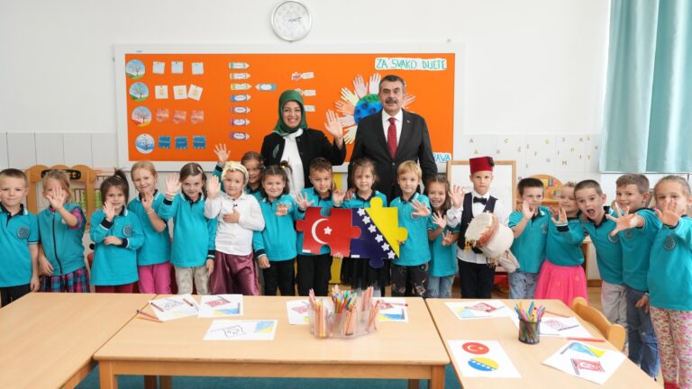 Bakan Tekin, Türkiye Maarif Vakfının Saraybosna’daki Okullarını Ziyaret Etti