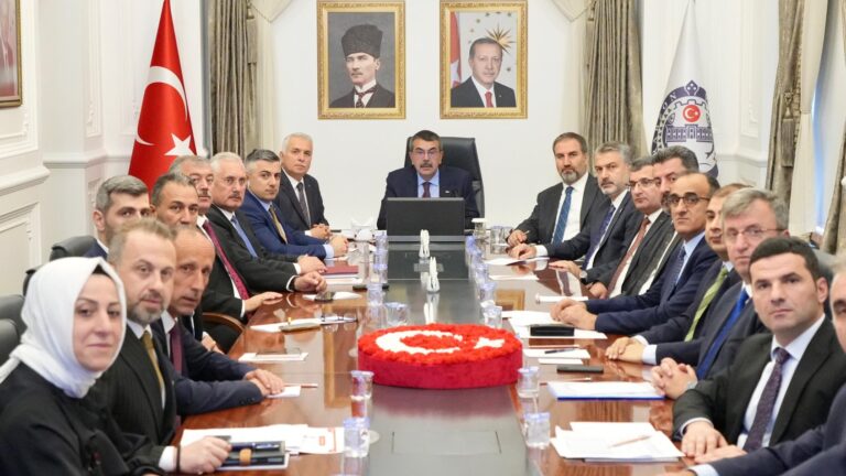 Bakan Tekin, Trabzon’da İl Eğitim Değerlendirme Toplantısına Katıldı