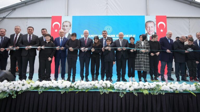 Bakan Tekin, Halkbank Ortaokulu Açılış Törenine Katıldı