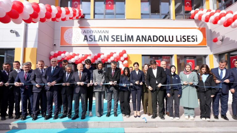 Bakan Tekin, Adıyaman’da Hayırsever Katkılarıyla Yaptırılan Aslan Selim Anadolu Lisesinin Açılışını Gerçekleştirdi