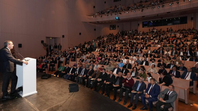 Bakan Tekin, 3. Uluslararası Alevilik ve Bektaşilik Çalışmaları Bilim Ödülleri Törenine Katıldı