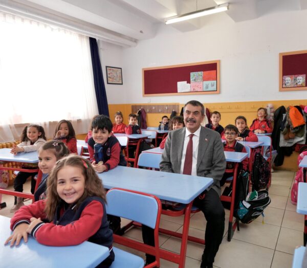 Bakan Tekin, Kemal Atatürk İlkokulunu Ziyaret Etti