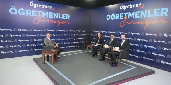 Bakan Tekin, “ÖğretmenİZ” Dijital Platformunun Canlı Yayınında Öğretmenlerin Sorularını Yanıtladı