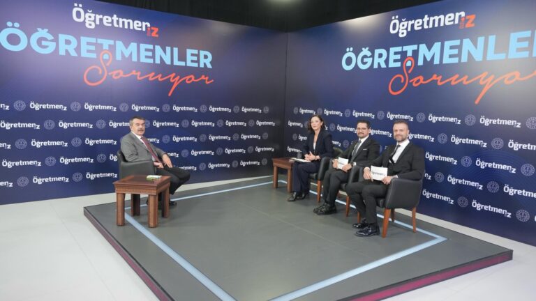 Bakan Tekin, “ÖğretmenİZ” Dijital Platformunun Canlı Yayınında Öğretmenlerin Sorularını Yanıtladı
