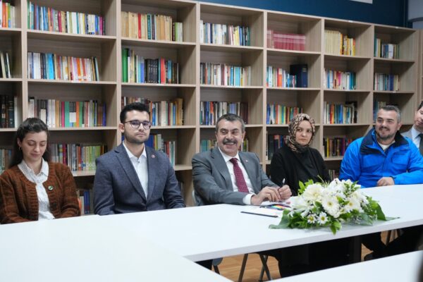 Bakan Tekin, İstanbul’da Halis Kutmangil Mesleki ve Teknik Anadolu Lisesini Ziyaret Etti