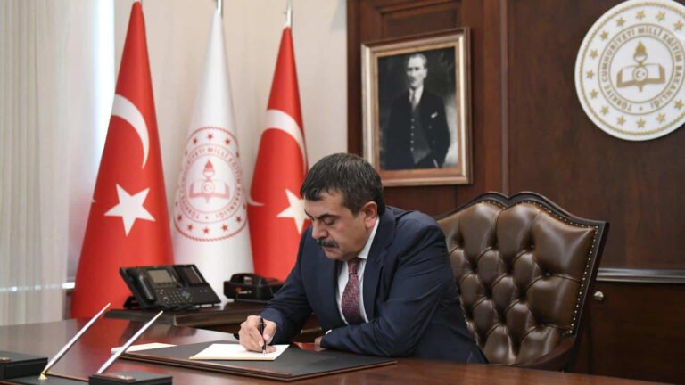 Bakan Tekin, “Millî Bir Mesele Olarak Maarif Modeli” Başlıklı Yazı Kaleme Aldı