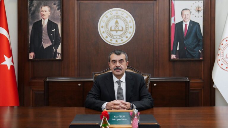 Bakan Tekin’den “23 Nisan Ulusal Egemenlik ve Çocuk Bayramı” Mesajı