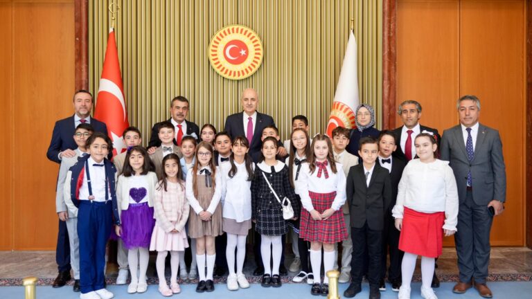 TBMM Başkanı Kurtulmuş, Bakan Tekin ve Beraberindeki Çocukları Kabul Etti