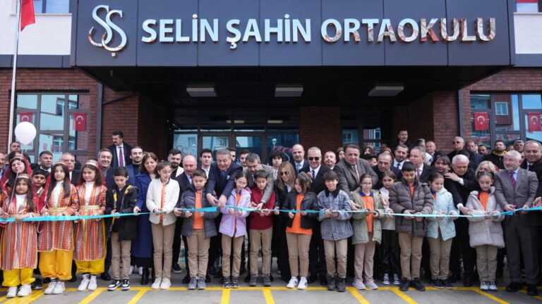 Bakan Tekin, Çorum’da Selin Şahin Ortaokulunun Açılış Törenine Katıldı