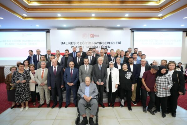 Bakan Tekin, Balıkesir’de Eğitim Hayırseverleriyle Buluştu
