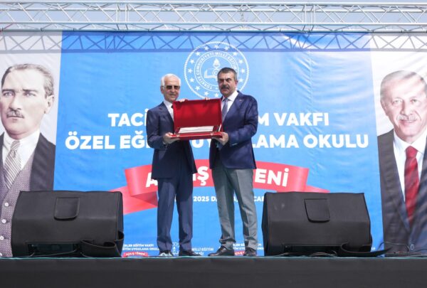 Bakan Tekin, Tacirler Eğitim Vakfı Özel Eğitim Uygulama Okulu Açılışına Katıldı