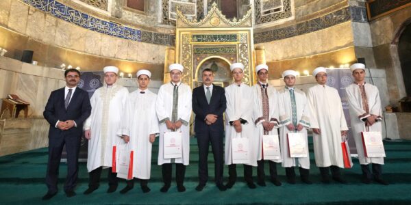 Bakan Tekin, “Hutbe Okuma Yarışması” Türkiye Finali’nde Genç Hatiplerle Bir Araya Geldi