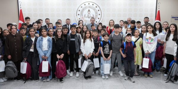 Öğrencilerden Bakan Tekin’e Ziyaret