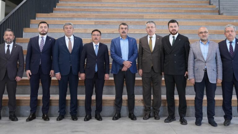 Bakan Tekin, Kayseri’de Ziyaretlerde Bulundu