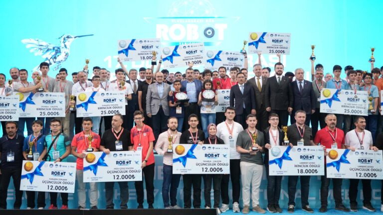 17. Uluslararası MEB Robot Yarışması Ödül Töreni, Bakan Tekin’in Katılımıyla Yapıldı