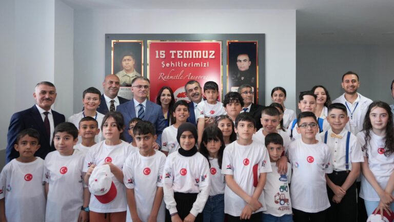 Bakan Tekin, Van’da Bilim Sanat Merkezi Açılışına Katıldı