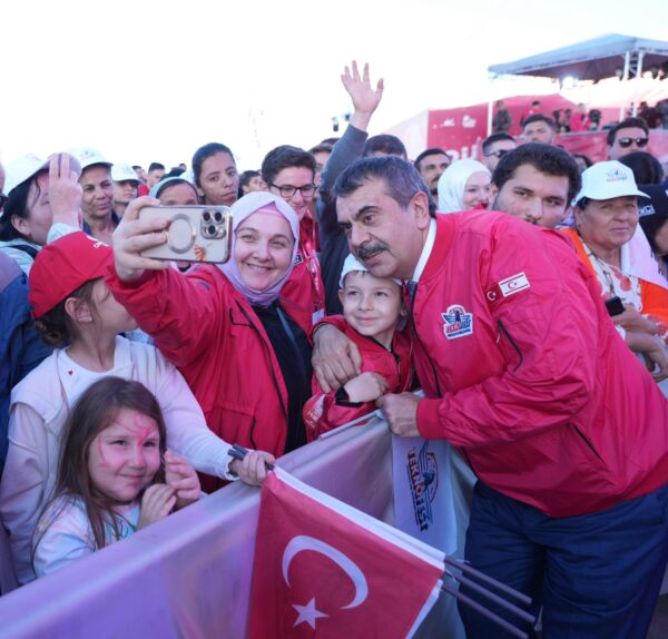 Bakan Tekin, KKTC’de Düzenlenen TEKNOFEST’te Öğrencilerle Bir Araya Geldi