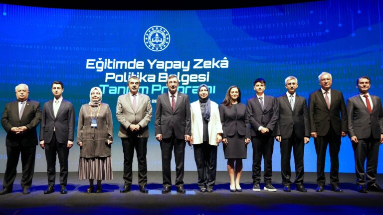 Cumhurbaşkanı Yardımcısı Yılmaz ve Bakan Tekin, “Eğitimde Yapay Zekâ Politika Belgesi (2025-2029)” Tanıtım Programına Katıldı