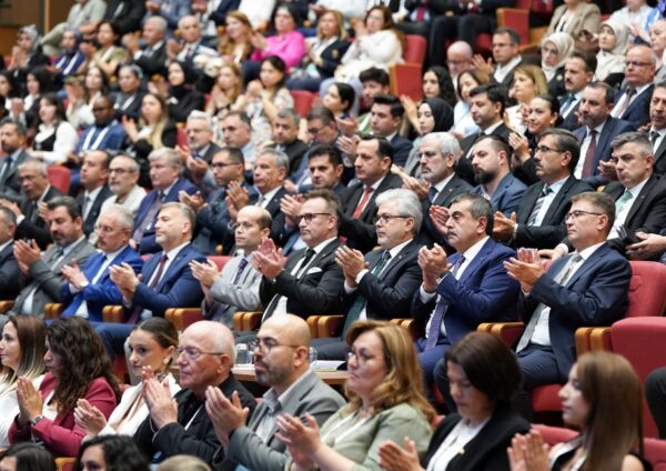 “1. Uluslararası Eğitim Kongresi” Başladı