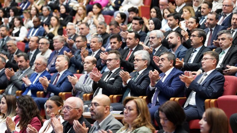 “1. Uluslararası Eğitim Kongresi” Başladı