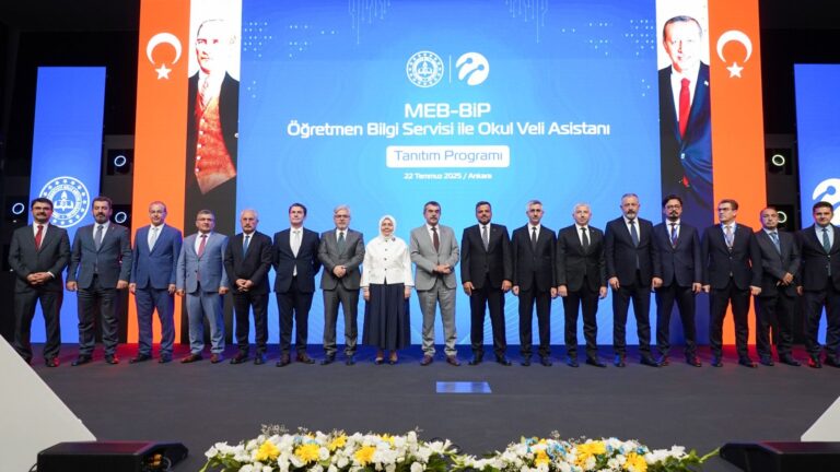 Bakan Tekin’in Katılımıyla, Öğretmen-Veli İletişiminin Yürütüleceği Yerli ve Millî Uygulamanın Tanıtım Programı Yapıldı