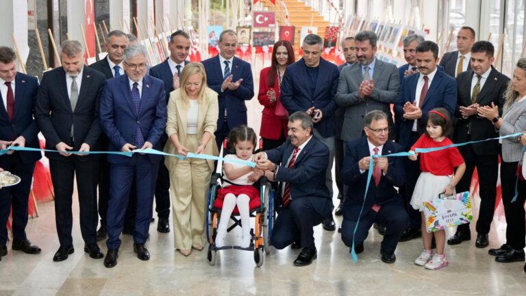 “Zaferin Adı Türkiye” Sergisi, Bakan Yusuf Tekin’in Katılımıyla Açıldı