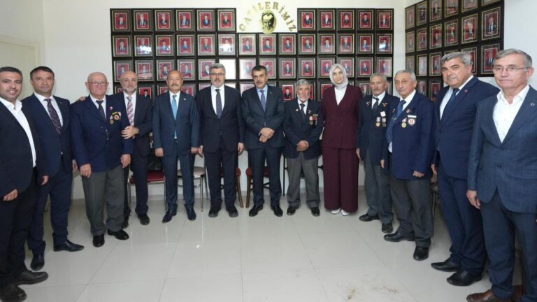 Bakan Tekin, Afyonkarahisar’da Ziyaretlerde Bulundu