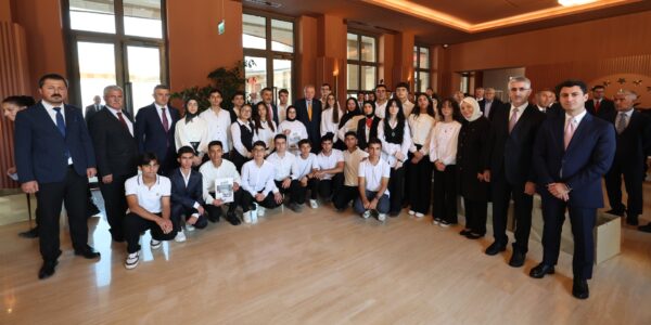 Cumhurbaşkanı Erdoğan, “Maziden Atiye” Programı Kampına Katılan Öğrencileri Kabul Etti