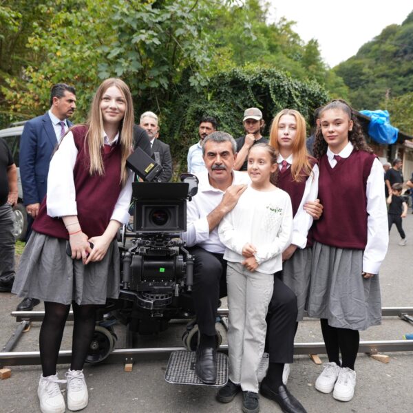 Bakan Tekin, Trabzon’da “Ailem” Dizisi Setini Ziyaret Etti