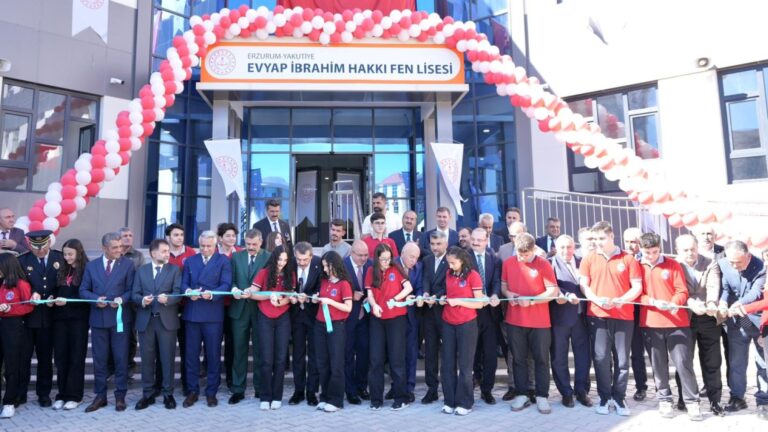 Bakan Tekin, Evyap İbrahim Hakkı Fen Lisesinin Açılış Törenine Katıldı