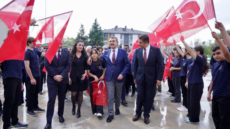 Bakan Tekin, Esin Olcay Anadolu Lisesi Açılış Törenine Katıldı