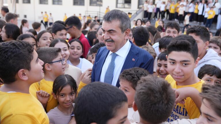 Bakan Tekin’den Gaziantep’te Sürpriz Okul Ziyareti