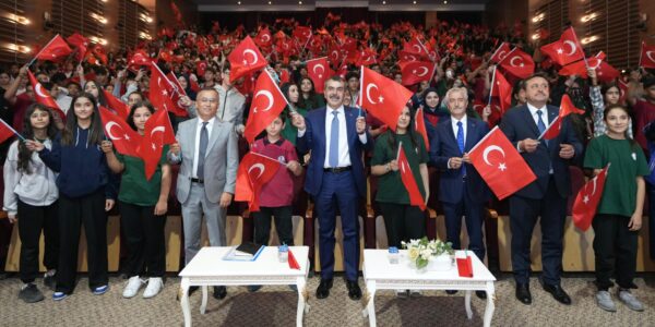 Bakan Tekin, “Gaziler Diyarından Şehitler Diyarına Bilgilendirme Toplantısı”na Katıldı