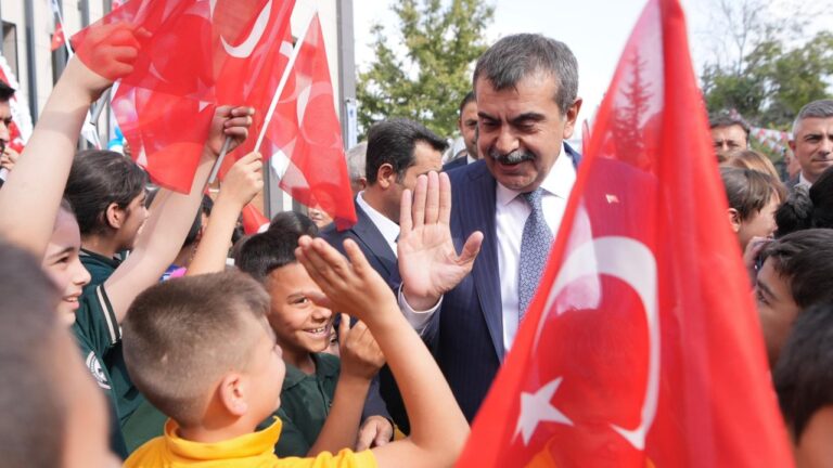 Bakan Tekin, Gaziantep’te Toplu Okul Açılış Töreninde Konuştu