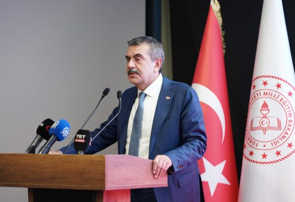 Gaziantep’te Eğitim Hayırseverleri Plaket Takdim Töreni Gerçekleştirildi