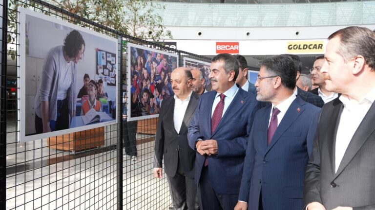 Bakanlar Tekin ve Yumaklı, “Eğitimden Bir Kare” Fotoğraf Sergisinin Açılışına Katıldı