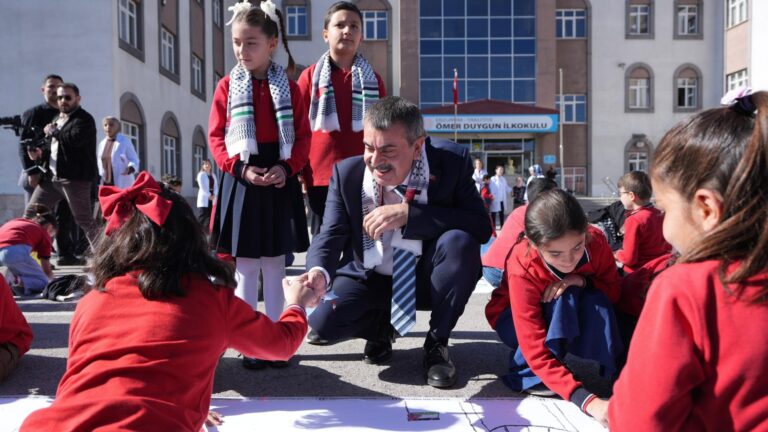 Bakan Tekin, Erzurum’da “Filistin Farkındalık Etkinlikleri”ne Katıldı