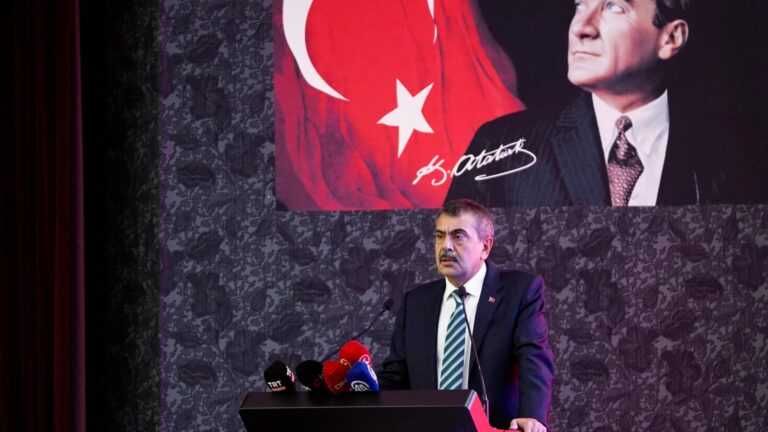 Bakan Tekin, Erzurum’da “İlçe Millî Eğitim Müdürleri Toplantısı”nda Hitap Etti