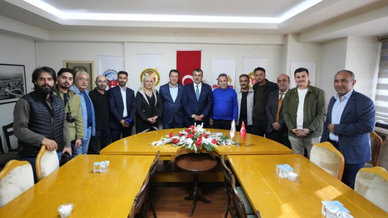 Bakan Tekin’den Doğu Anadolu Gazeteciler Cemiyetine Ziyaret