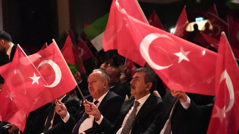 Bakan Tekin, Nevşehir’de “Kim Var” Sanat Etkinliğine Katıldı