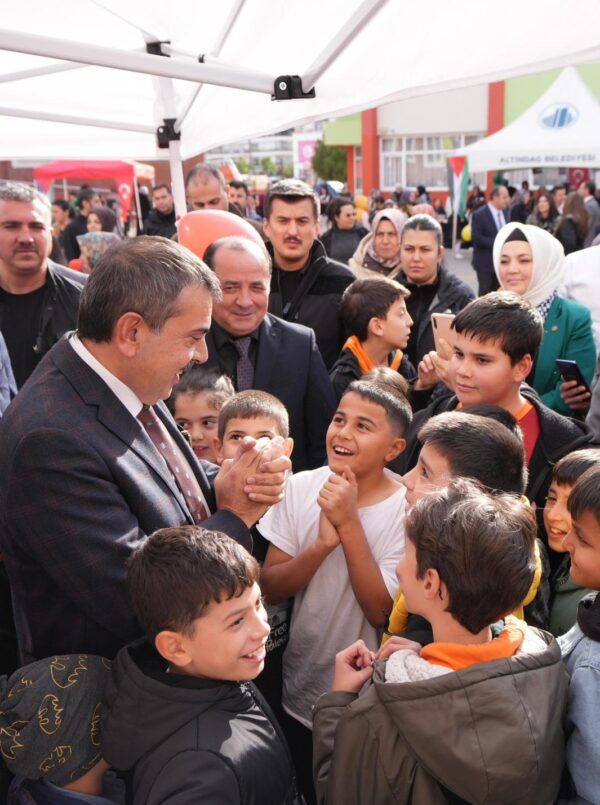 Bakan Tekin, Geliri Gazze’ye Bağışlanacak “Bir Okul Bin Umut Gazze Kermesi”ne Katıldı