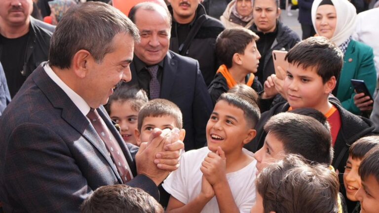 Bakan Tekin, Geliri Gazze’ye Bağışlanacak “Bir Okul Bin Umut Gazze Kermesi”ne Katıldı