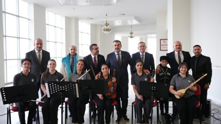 Bakan Tekin, Kafkas Üniversitesi Akademik Yılı Açılışı’na Katıldı