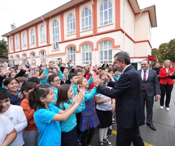 İstanbul Öğretmen Akademileri ve Atölyelerinin Yeni Eğitim Öğretim Yılının İlk Dersini, Bakan Tekin Verdi