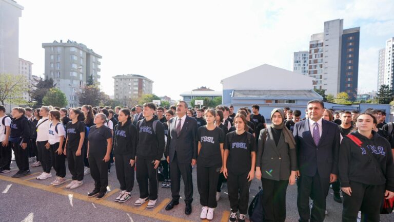 Bakan Tekin “Ülke Geneli Sınıf/Alan Zümresi Toplantısı”nda Hitap Etti