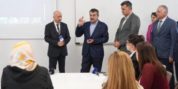 Bakan Tekin, Zekâ ve Yetenek Kongresi’ndeki Atölyeleri Ziyaret Etti