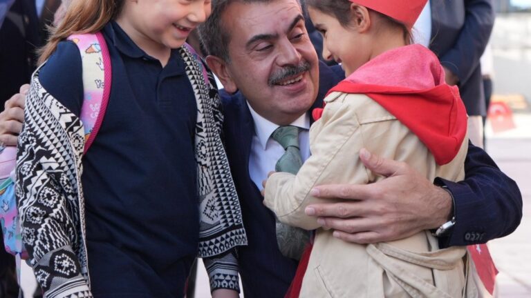 Bakan Tekin, “Gümüşdere İlk ve Ortaokulu Açılış Töreni”ne Katıldı