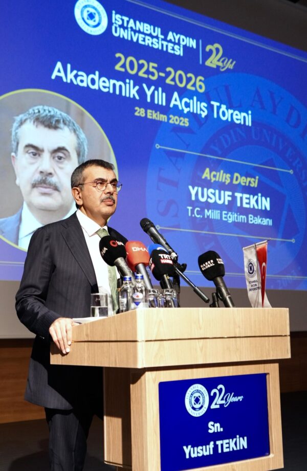 Bakan Tekin, İstanbul Aydın Üniversitesi Akademik Yıl Açılış Töreni’ne Katıldı