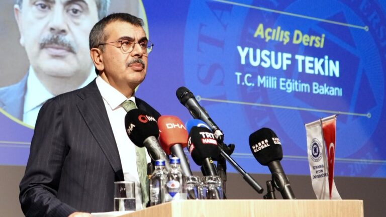 Bakan Tekin, İstanbul Aydın Üniversitesi Akademik Yıl Açılış Töreni’ne Katıldı