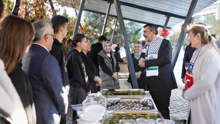 Bakan Tekin, Cezeri Yeşil Teknoloji Mesleki ve Teknik Anadolu Lisesini Ziyaret Etti